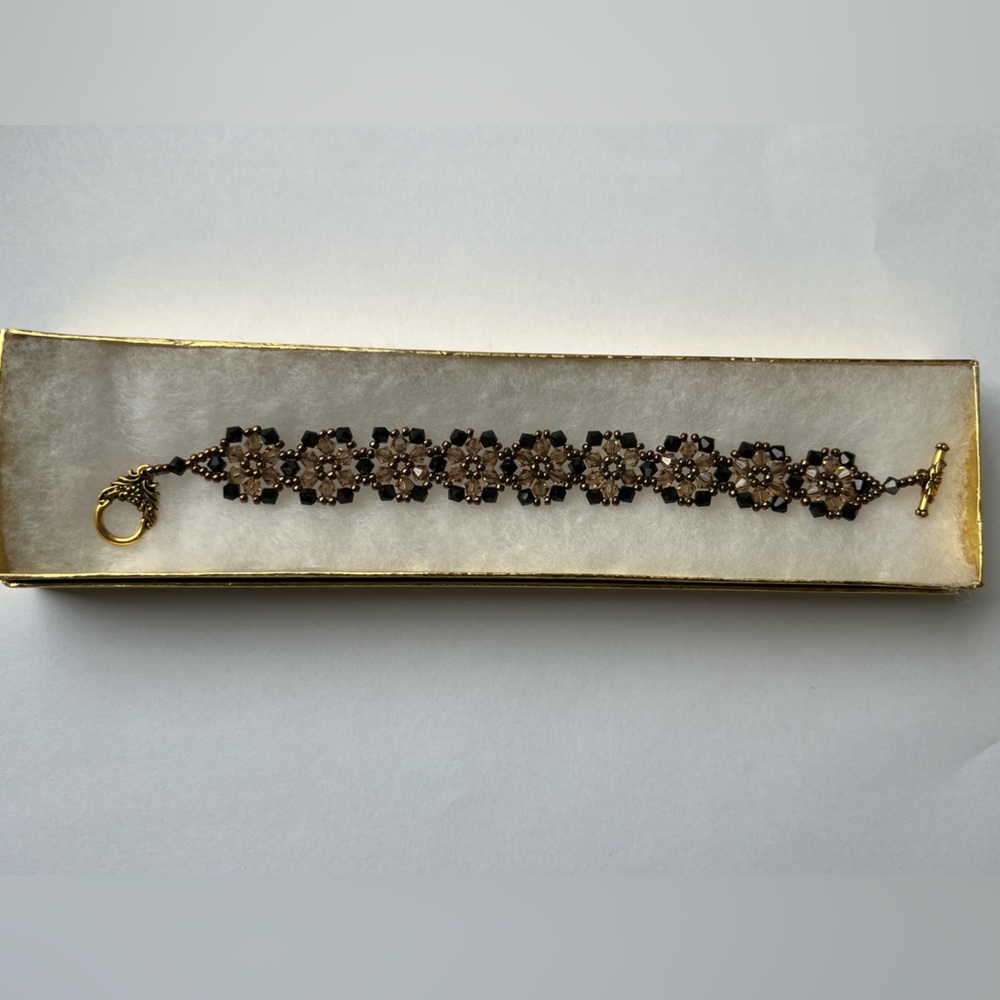 Elegant Black and Gold Beaded Bracelet